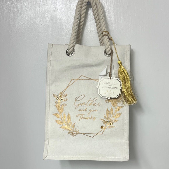 Bella Lux Other - Cream colored canvas reusable bag, “Gather and give Thanks” written on side NWT
